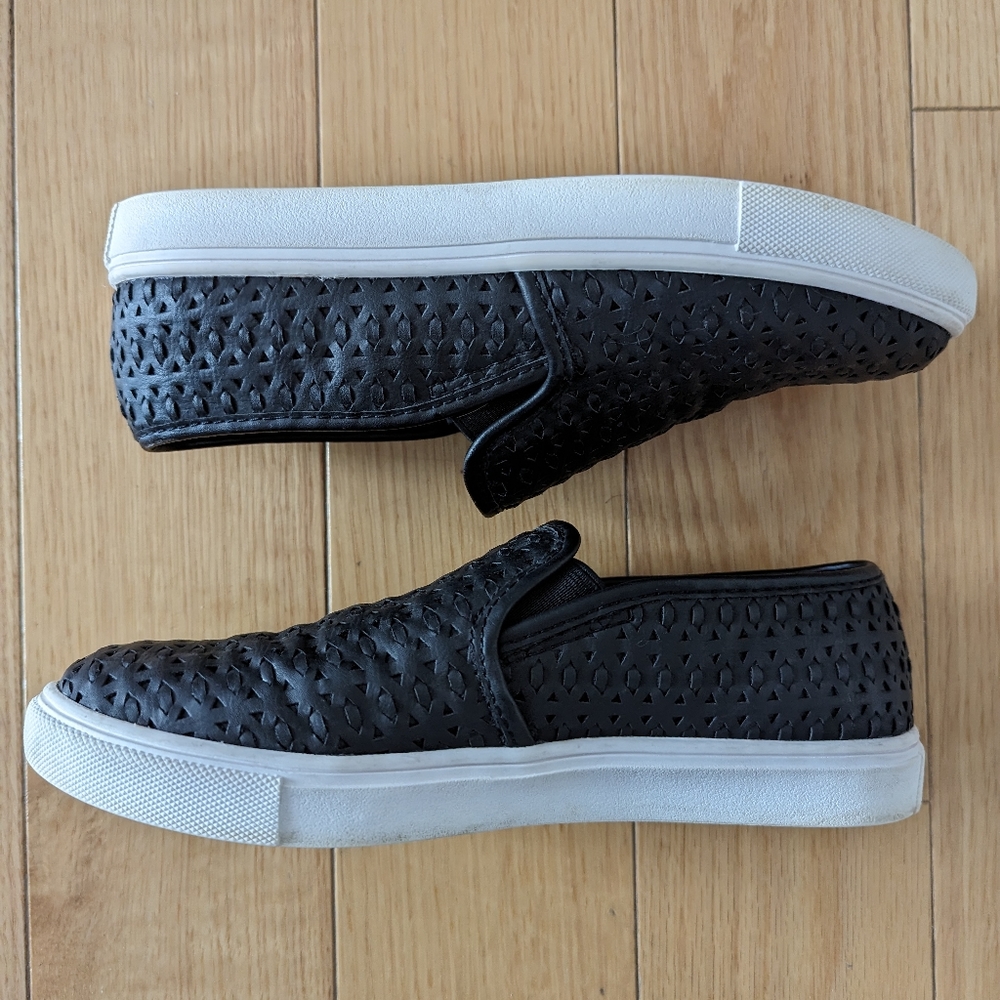 Steve Madden black slip-ons